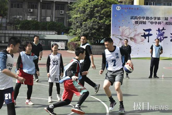完美体育引导孩子体质健康“脱贫”这个区三年新增中小学体育教师百余人