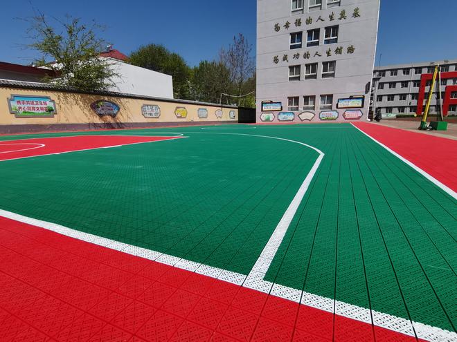 完美体育室外篮球场铺设悬浮地板效果怎么样？(图2)