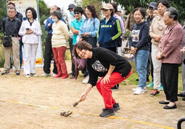 乐动重阳趣完美体育享健康！市南区举办第九届退休干部趣味运动会(图3)