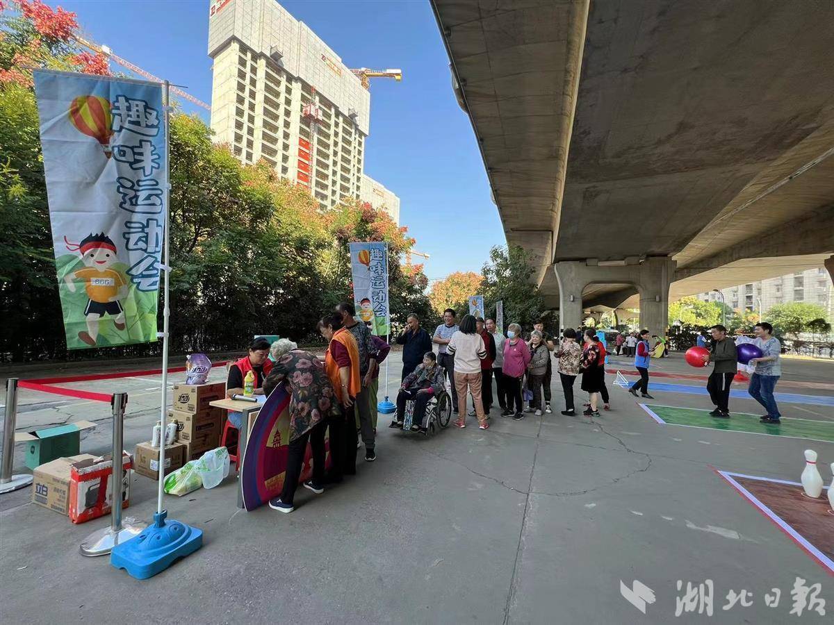 完美体育“趣味运动享健康”这场重阳节活动非常受欢迎(图2)