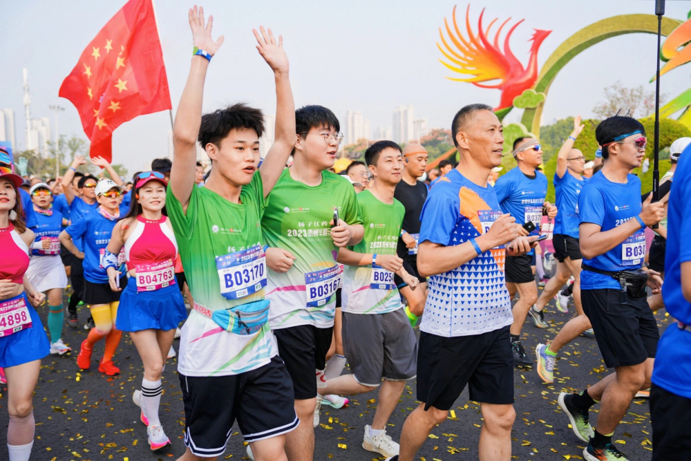 完美体育2023泰州半程马拉松跑出健康新模式(图8)