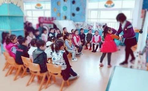 完美体育幼儿园中班体育教案《球类运动