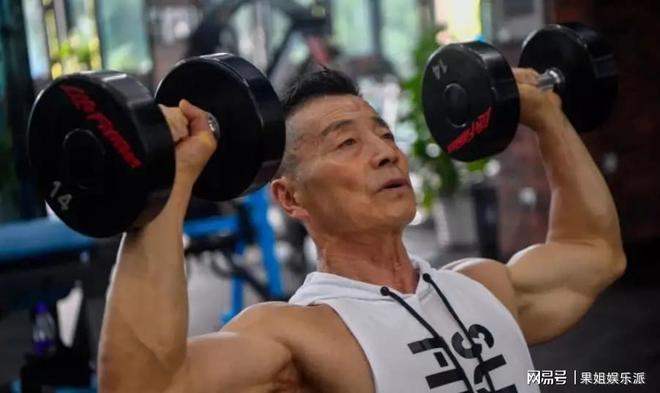 把健康牢牢掌握在手上做最简单的运动收获最健康的生活完美体育