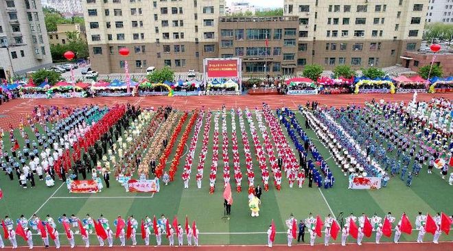 “爱行少年强体魄 奋勇争先铸梦完美体育想”主题体育文化节开幕(图2)