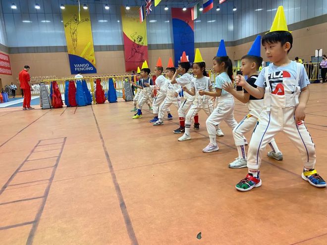 完美体育冬奥热潮不落幕适合0-10岁孩子的运动项目你选对了吗？(图10)